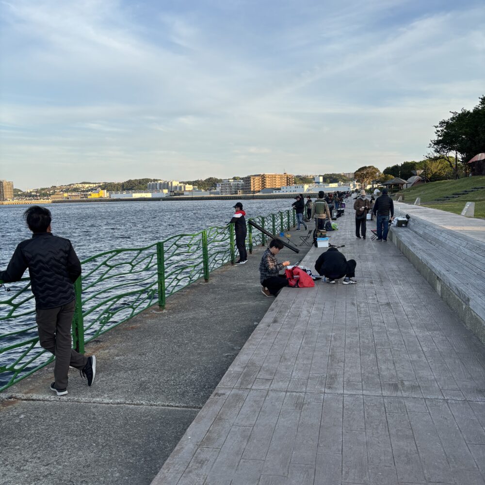 2026年5月5日18時頃の海辺つり公園先端やや手前の風景