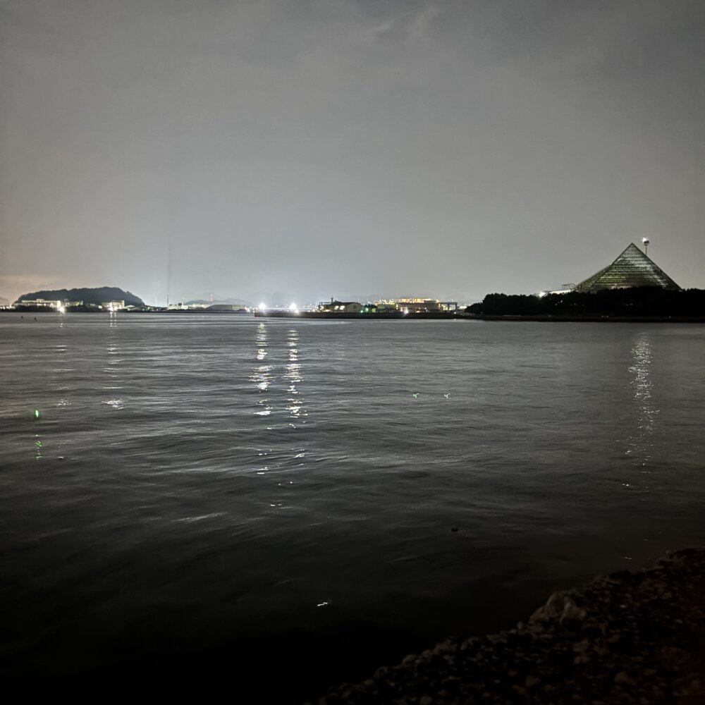 2026年8月1日23時30分頃の八景島対岸の風景
